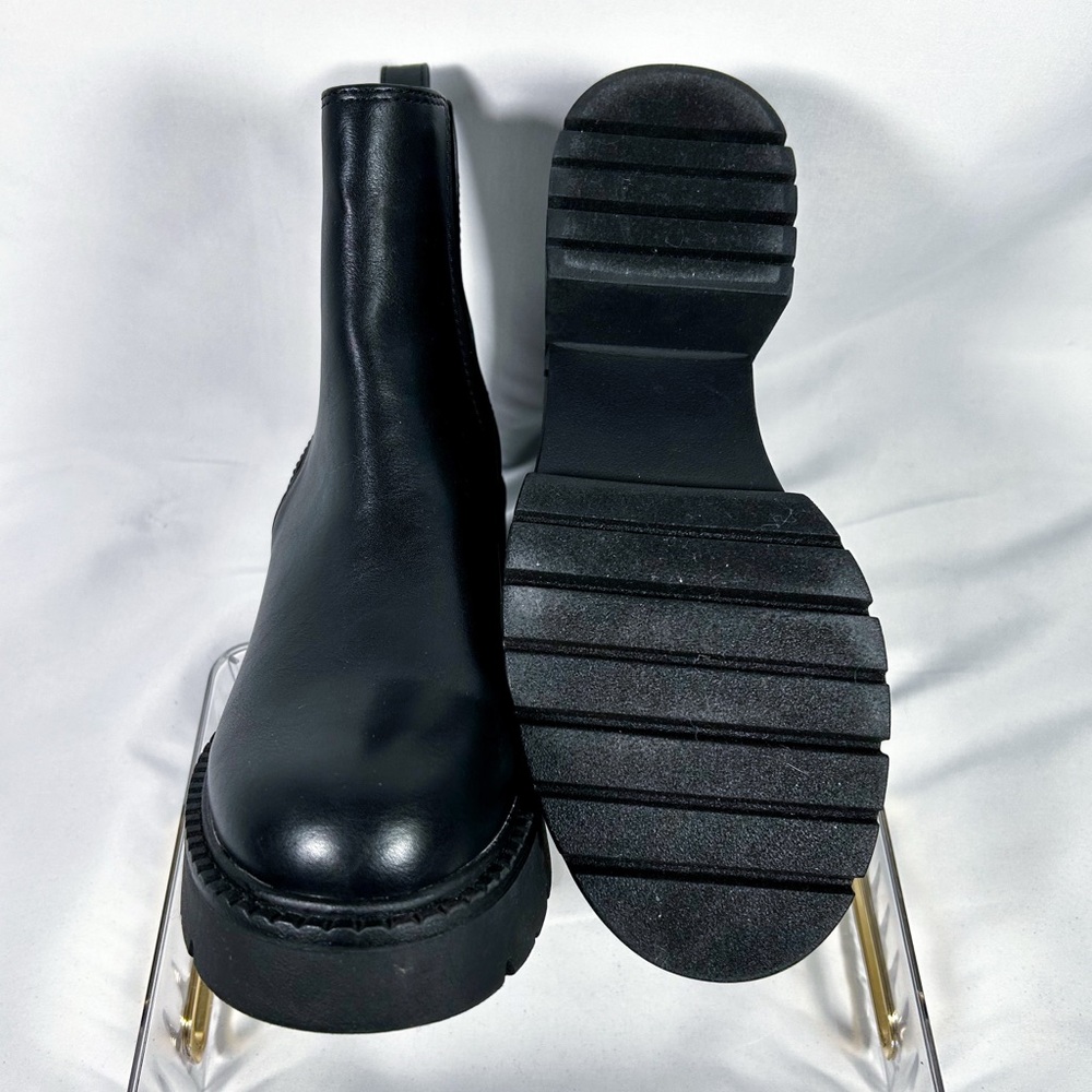 Madden Girl ‘Trust’ Lug Sole Chelsea Boot - NWOT - Picture 3 of 6
